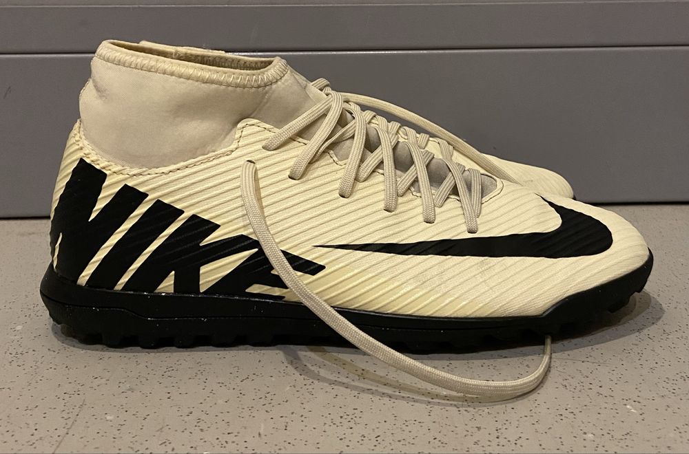 Футболни обувки Nike Mercurial