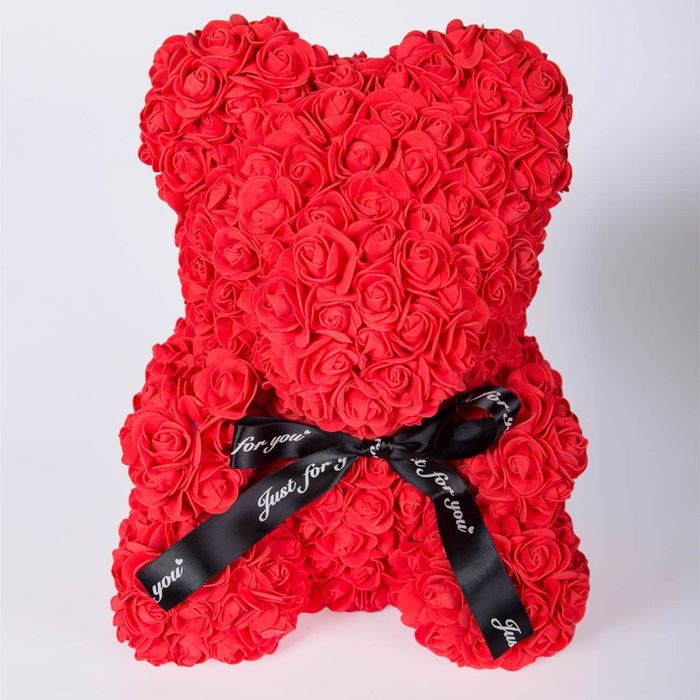 Червено мече от рози