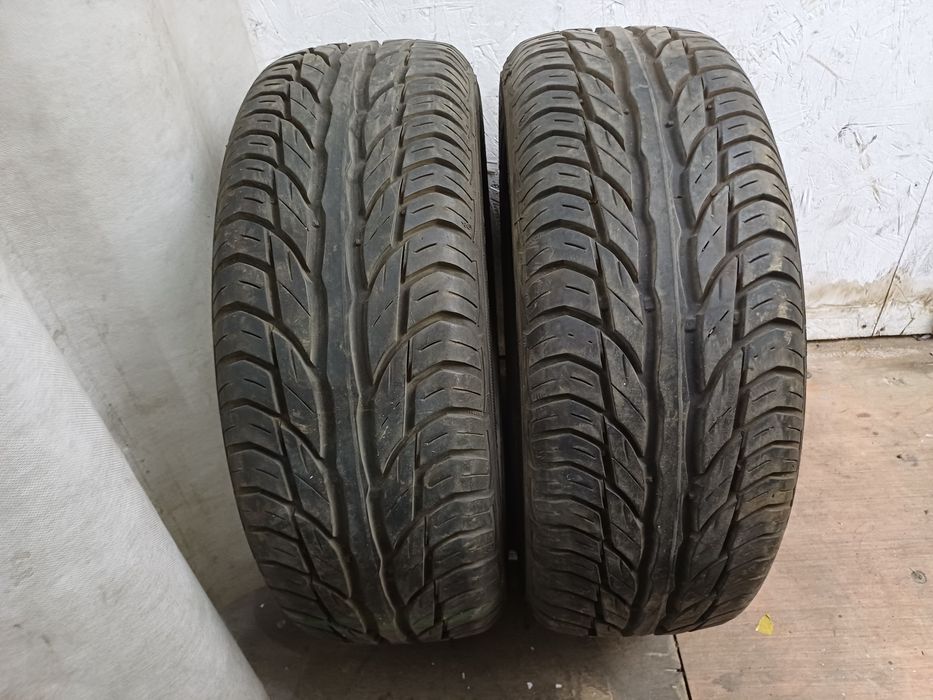 Шины 195/60 R14 Uniroyal пара.
