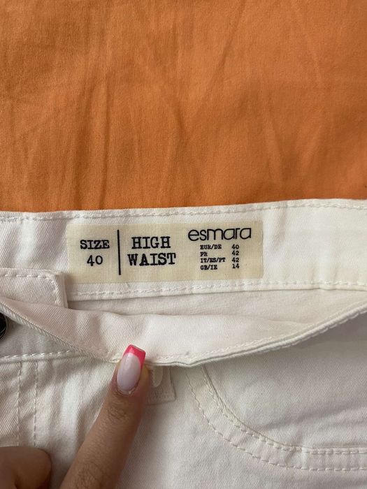 Страхотни два чифта къси панталони в бял и син цвят