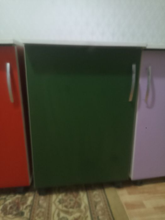 Тумбочки разные цвета
