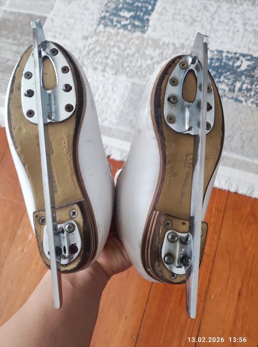 Продам профессиональные фигурные коньки