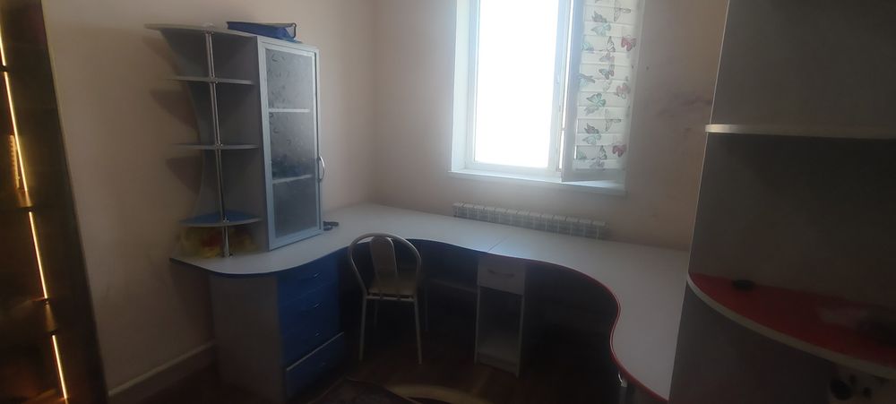 Детский писменный стол