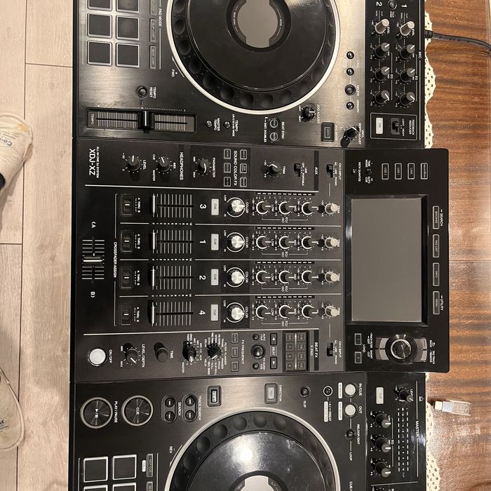 Pioneer XDJ-XZ продава се с куфар и кабели за повече инфо позванете