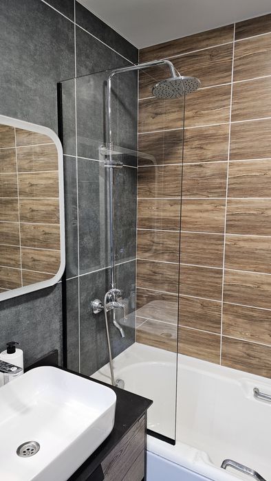 Душевые кабины (перегородки), шторки для ванной