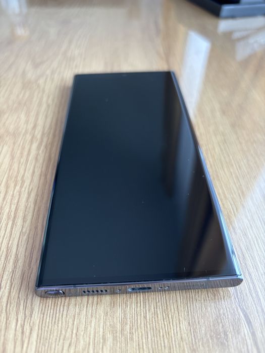 Samsung Galaxy S23 Ultra 256 GB stare impecabila - plus casti cadou