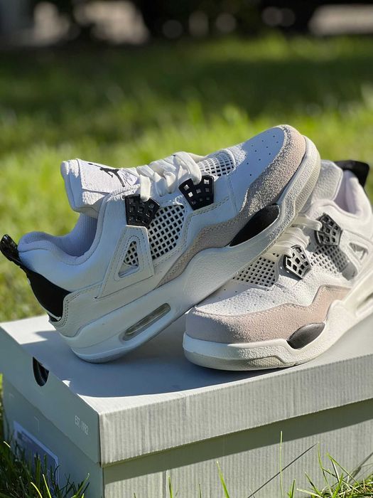 Jordan 4 military black produs nou