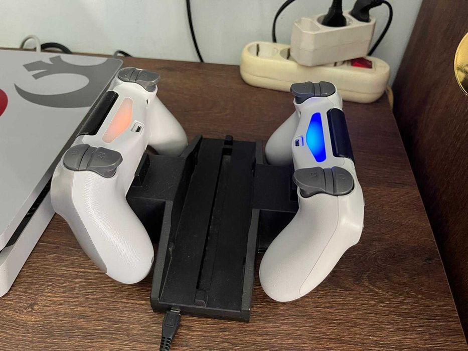 Vând Playstation 4 slim 1 TB Limited Edition: Star Wars