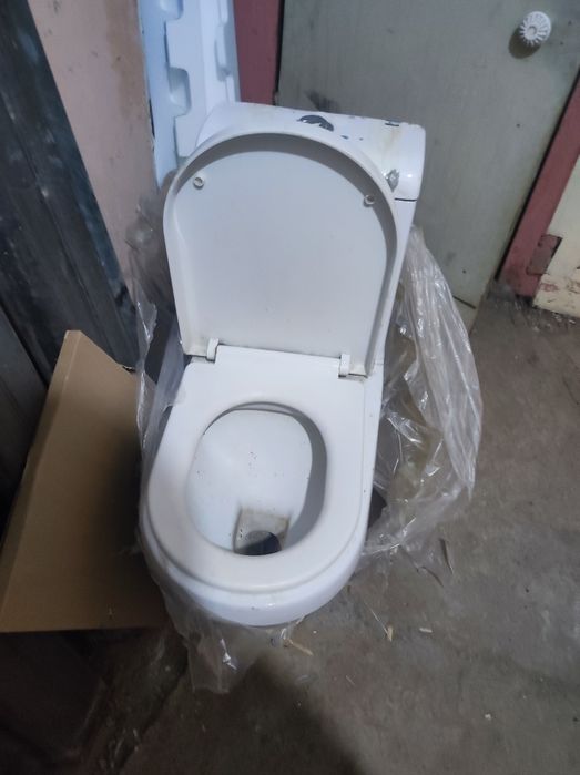 Продам унитаз монолитный