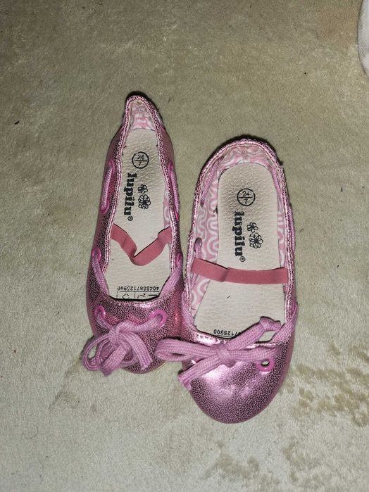 Лот от обувки за момиче