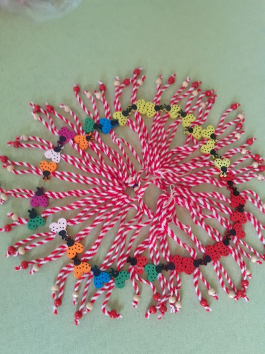 Разпродажба на мартеници ръчна изработка