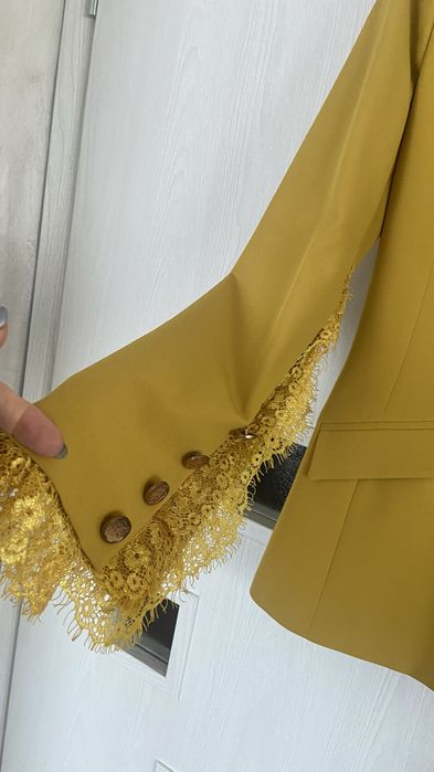 Сако в цвят горчица