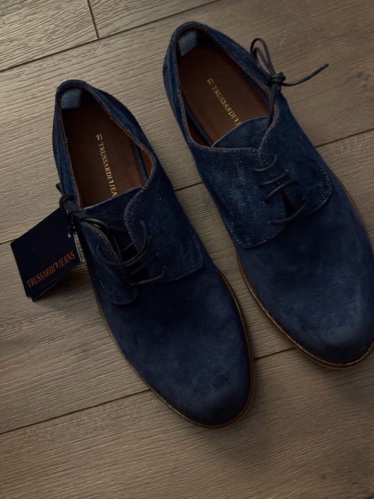 Нови оригинални  мъжки обувки от естествен велур Trussardi