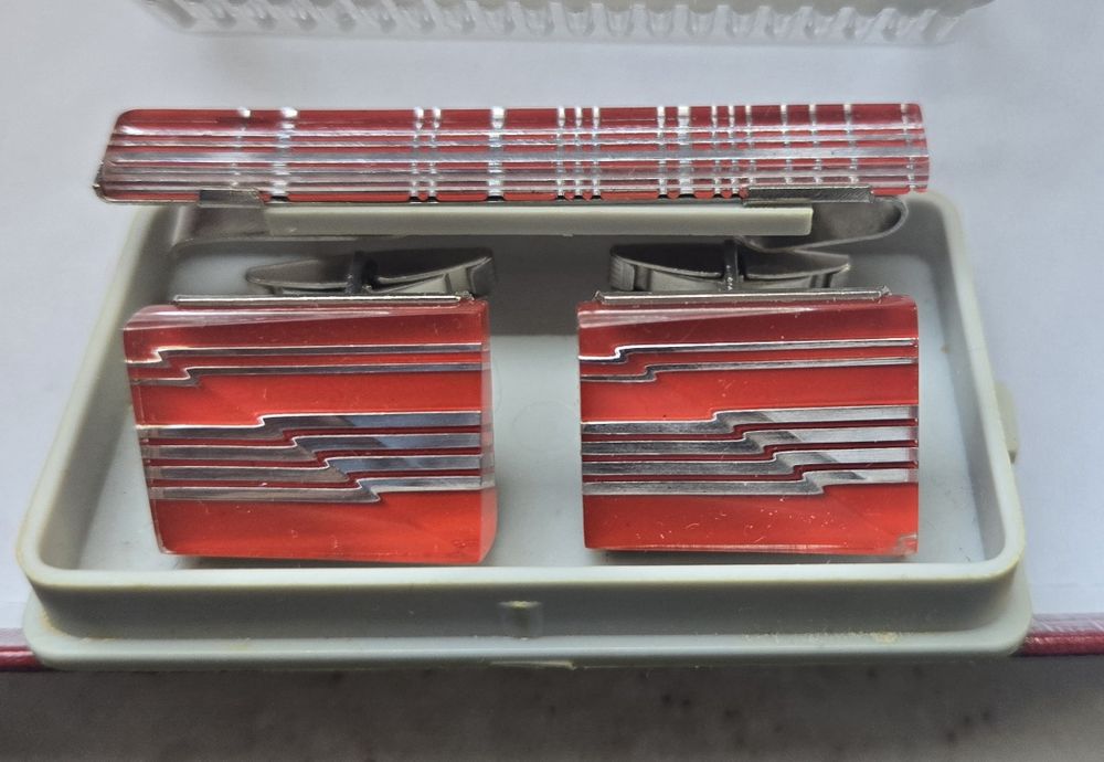 Стильные запонки и зажим для галстука