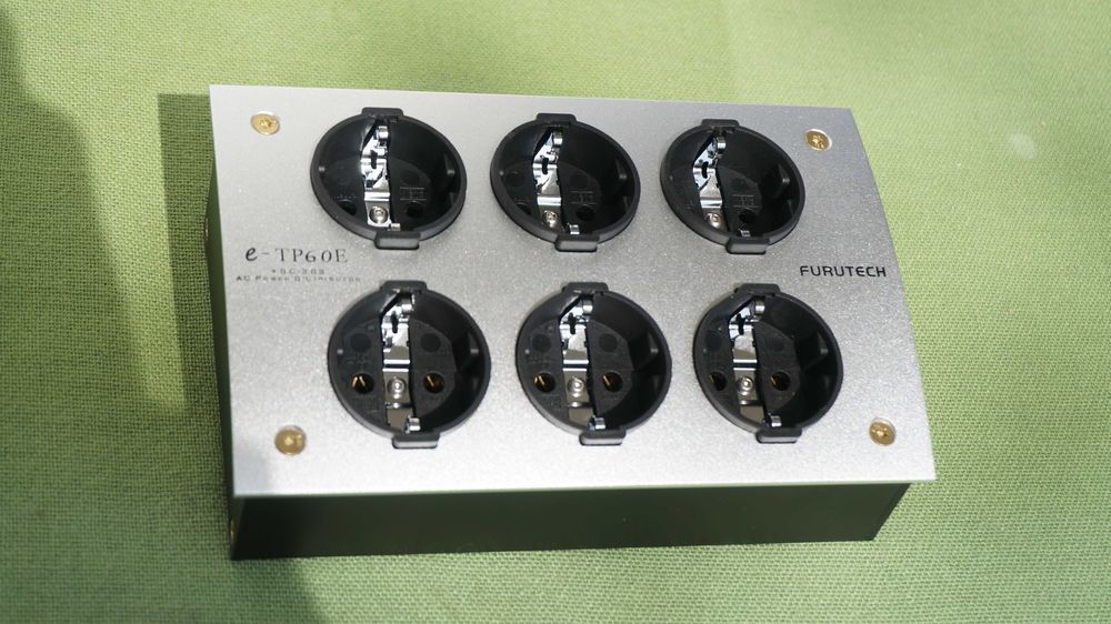 Cablu alimentare audio High-End Furutech FP316 + distribuitor Furutech