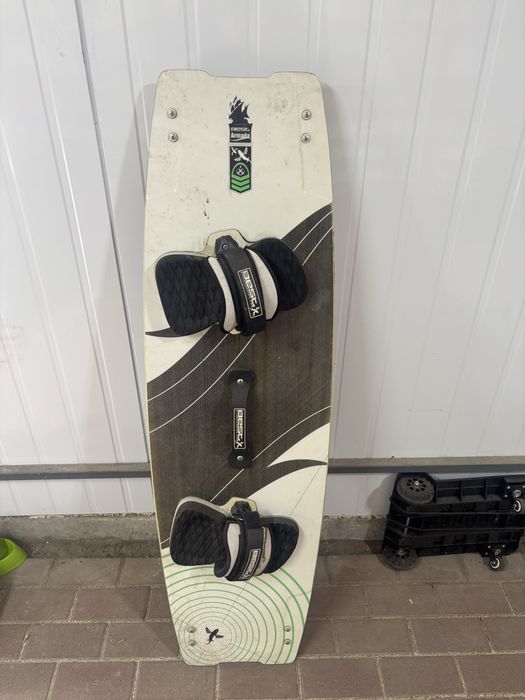 кайтборды, вейкборды