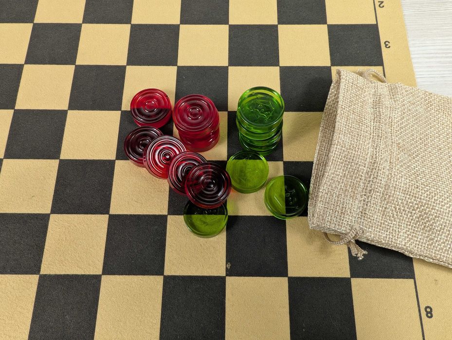 Set Piese de Șah Și Dame din Rășină AURIU/NEGRU (Ideal pentru cadou)