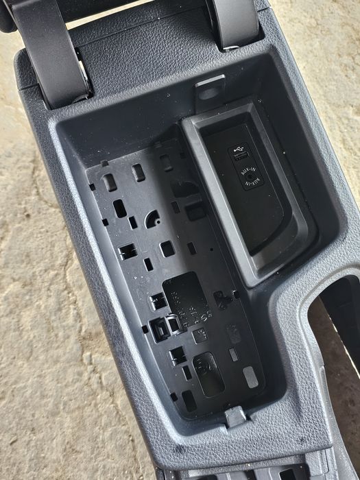 Подлакътник бмв ф30 ф31 bmw f30 f31