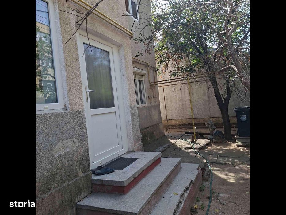 Casă, cart Rovine