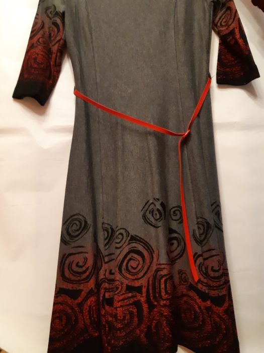 Rochie gri cu rosu, marimea 42