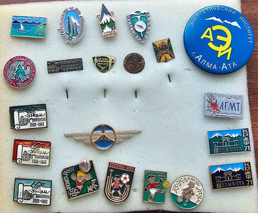 Значки по 1000 тенге