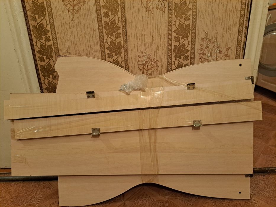 Продам стол обеденный