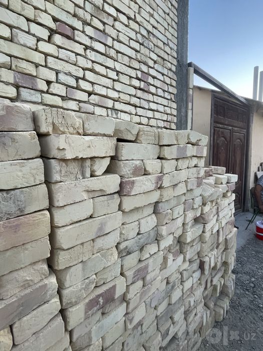 Gisht,qiziltepa  (1800ta) manzil bozor orqasi kattedj