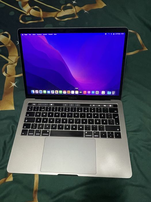 MakBook Pro 256 GB  13inch  touchbar