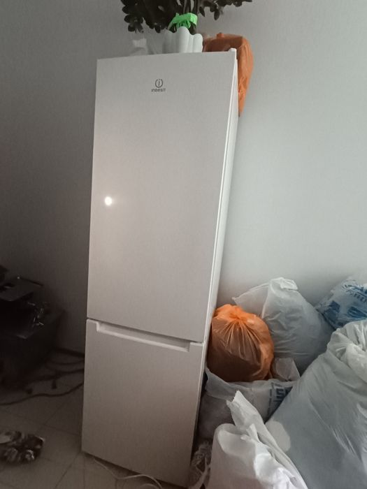 Холодильник Indesit