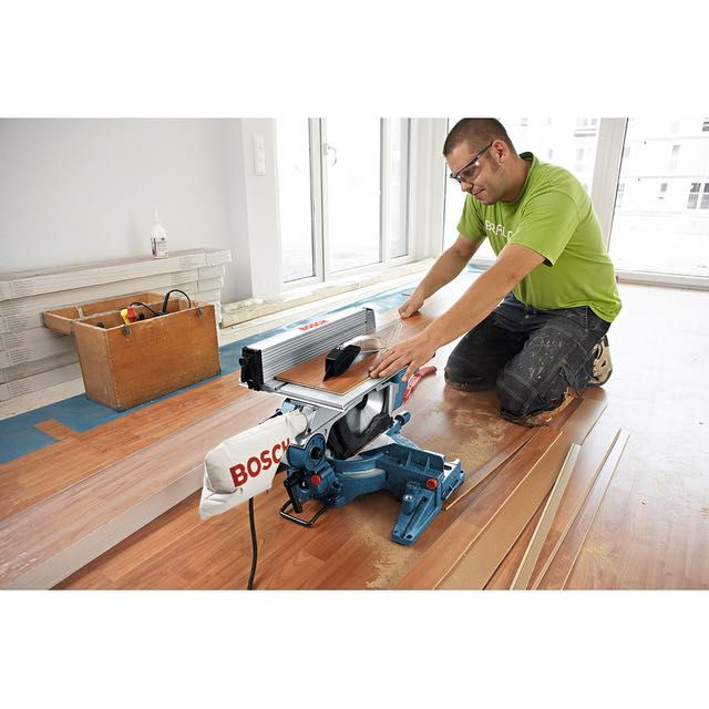 Комбиниран циркуляр Bosch GTM 12 JL Professional с гаранция + маса