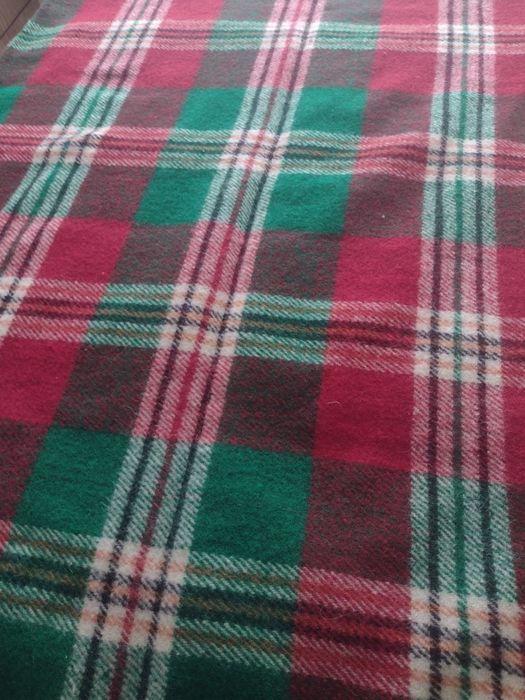 Вълнено дебело  одеяло  не употребявано.