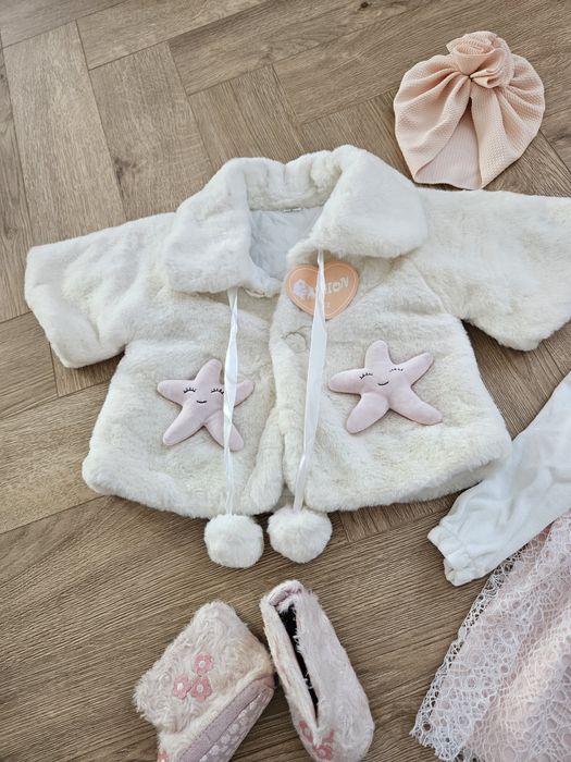 Set botez pentru fetite cu rochiță si paltonaș din blăniță 8-12 luni