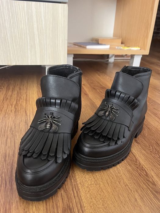 Ghete din piele naturala