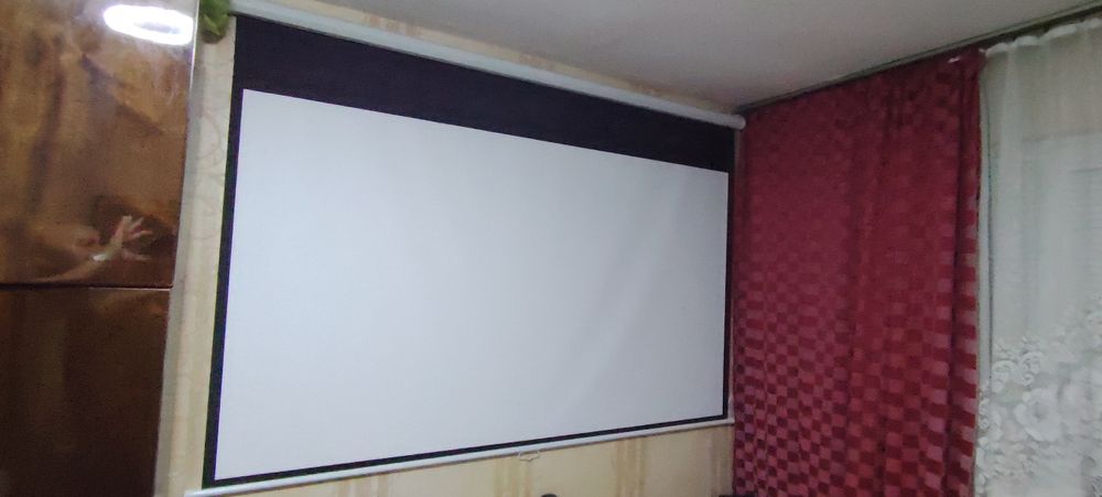 Смарт проектор модел V5 + екран