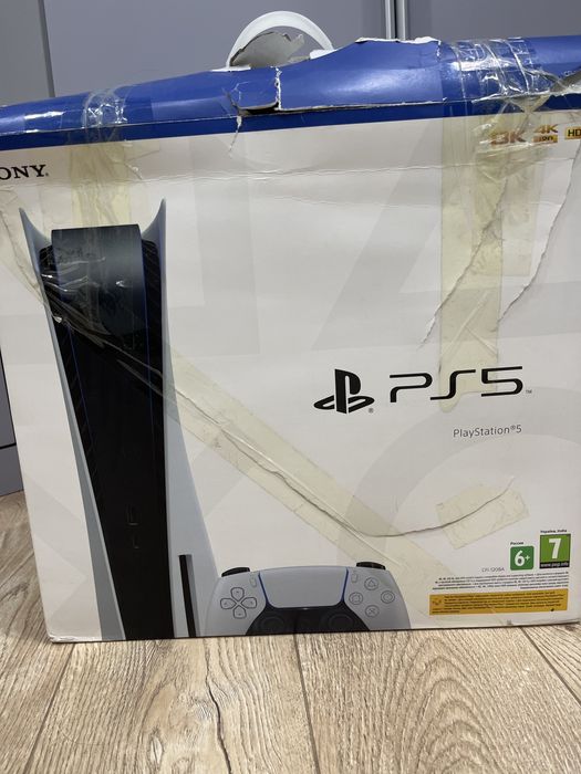 Срочно продам PS 5 с двумя джостиками с диском