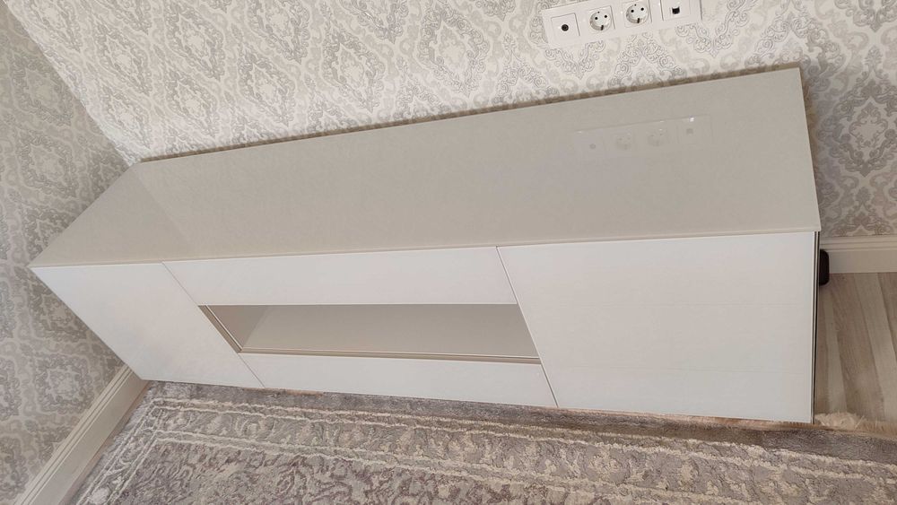 Продаю срочно тумбу под ТВ