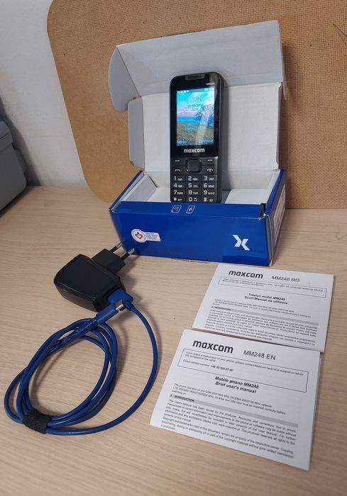 Telefon mobil cu butoane MAXCOM MM248 + incarcator + cablu + cutie + prospect romana + engleza
