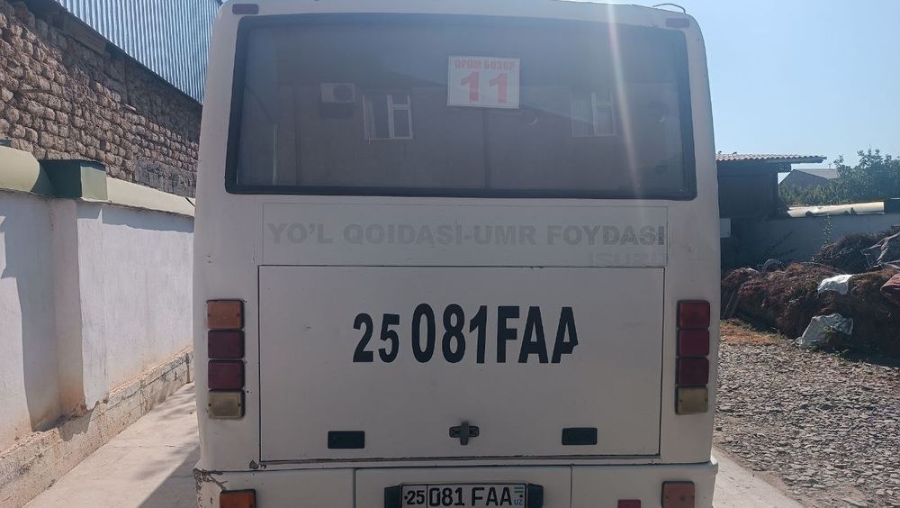 Isuzu avtobus 2013-yil