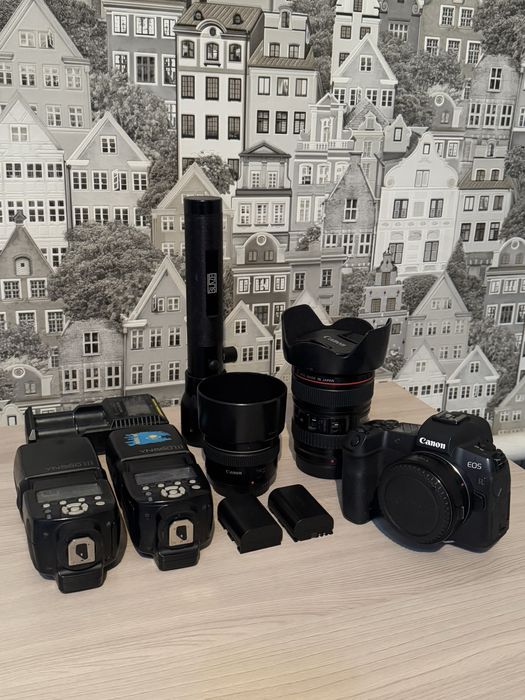 Продам Canon R с комплектом
