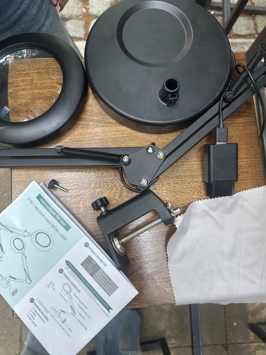 2-IN-1 Magnifiyng lamp