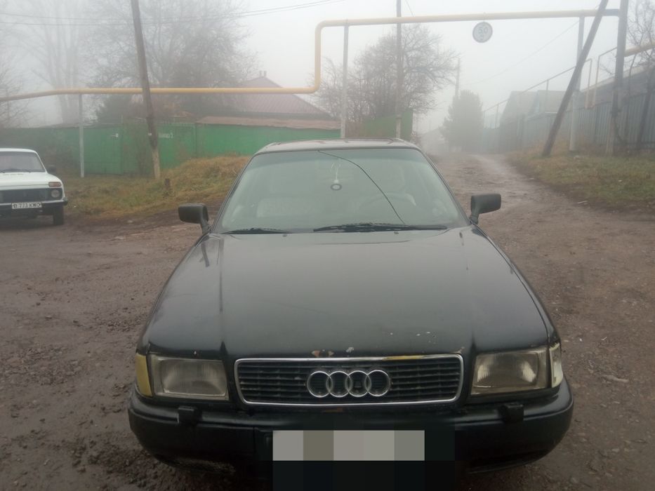 Автомобиль Ауди Б4