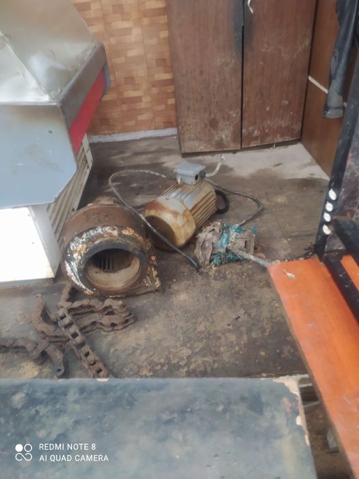 Электро двигатели,  и редуктора продам