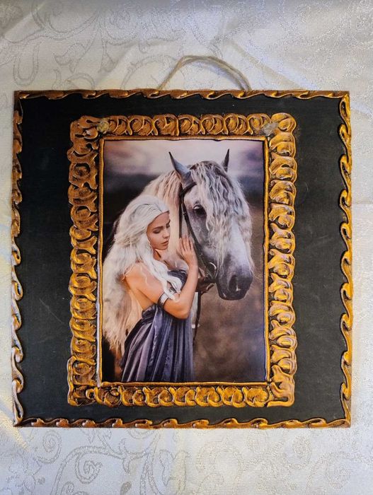 Картини размер 25/25 см на дървена основа.