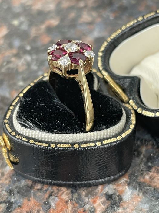 Inel vintage din aur 18 kt cu diamante si rubine!