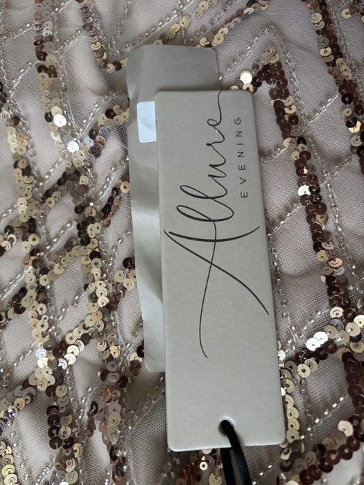 Allure рокля с пайети в цвят Nude S размер