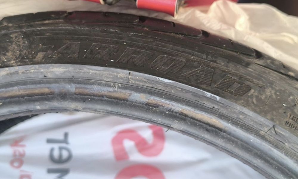 Продам летние шины 245/35 R19