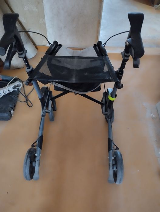 Продаю ходунки--сумка ( с Германии)