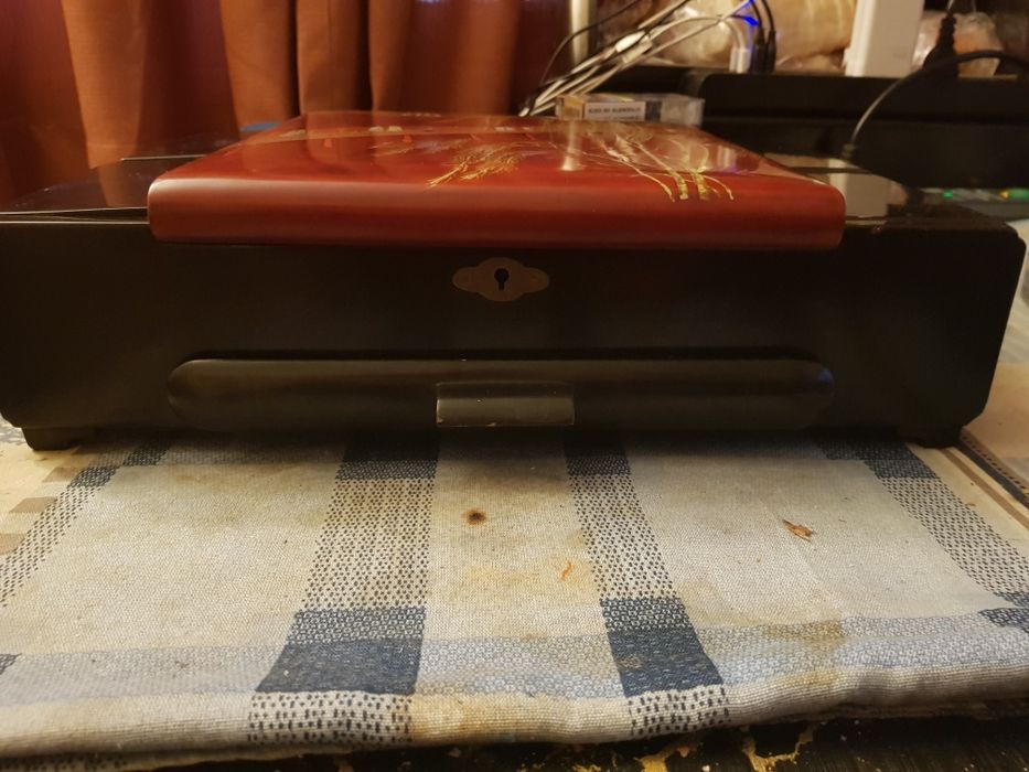 Стара ръчно рисувана кутия за бижута