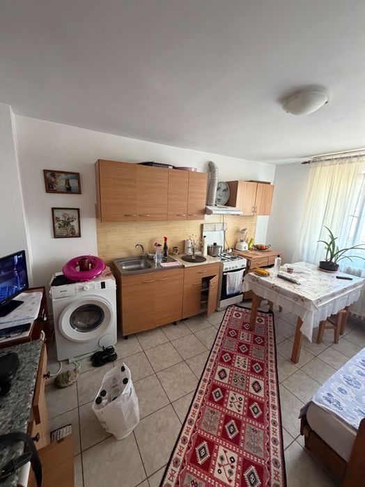 Cameră de cămin 20 mp - plus baie, bucătărie, boxă și loc de parcare