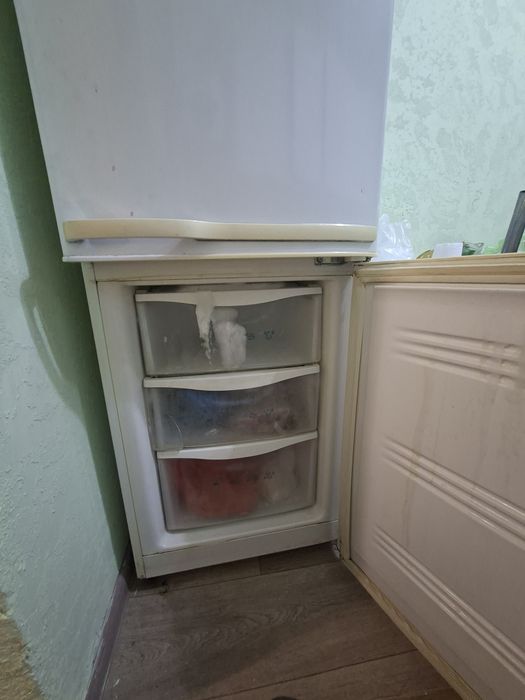 Срочно продам холодильник  самсунг